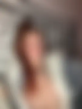 Curvy-little-red's Live Sex Cam Show