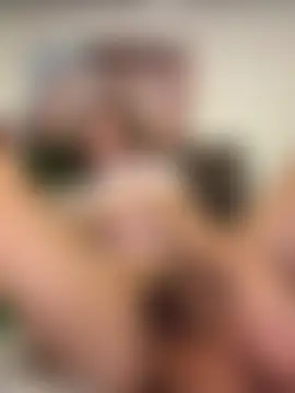 SQUIRTINGQUEEN11's Webcam Show