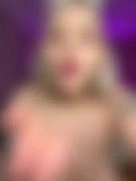 HugeBoobsAlice's Live Sex Cam Show