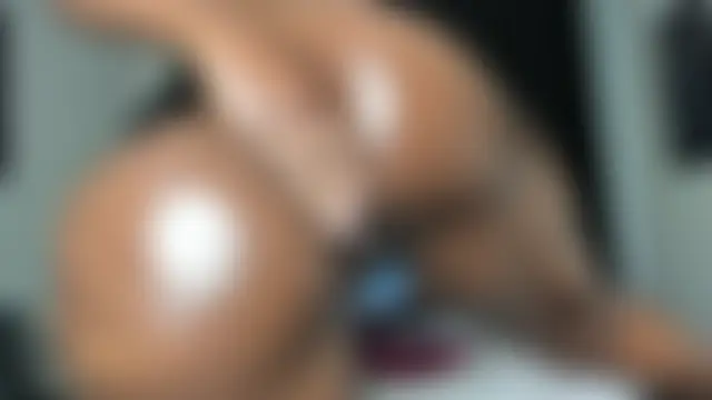 naughty_bigass' Webcam Show