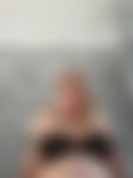 Adinashow12's Live Sex Cam Show