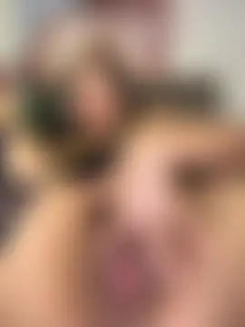 SQUIRTINGQUEEN11's Webcam Show