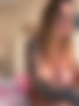 Aleesa_milfxo's Live Sex Cam Show