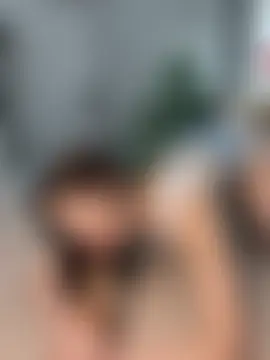 CurlyLara's Live Sex Cam Show