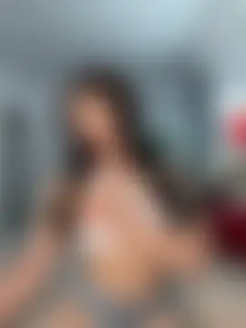 CurlyLara's Webcam Show