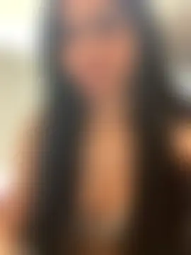 itsyourgirltee's Live Sex Cam Show