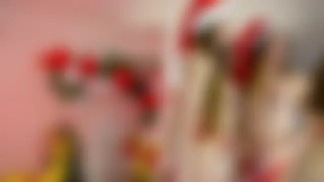 holly_sexxxsirens' Live Sex Cam Show