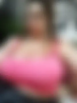 hugebobbs' Live Sex Cam Show