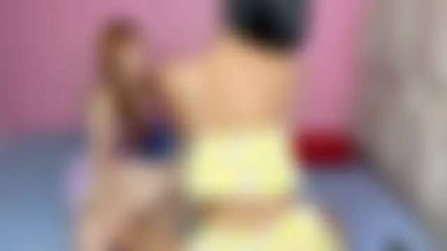 strawberrymia68's Live Sex Cam Show