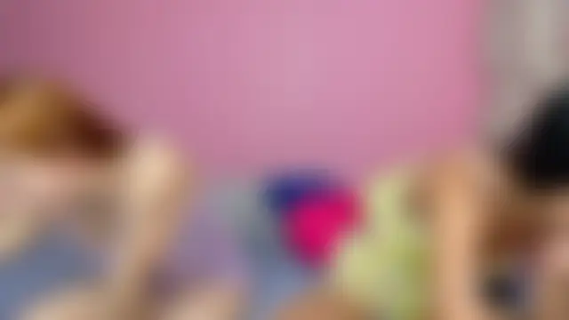 strawberrymia68's Live Sex Cam Show