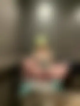 Milf-N-Kookies' Webcam Show