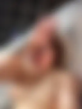 sexybee124's Webcam Show