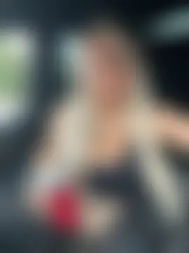 Bustyblondebabe32's Live Sex Cam Show