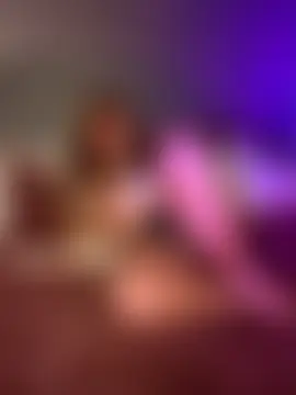 Ellieskyyee1's Live Sex Cam Show