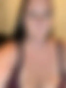 carinabro10's Live Sex Cam Show