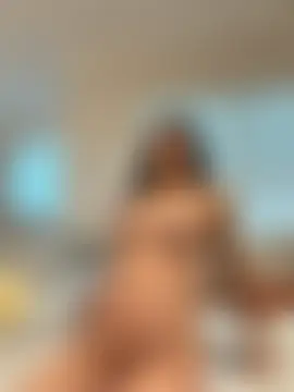 heyitsmadig's Live Sex Cam Show