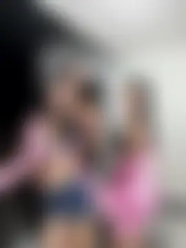 hotlittleones18's Webcam Show