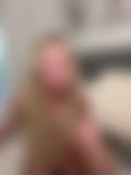 SexySaraxxoo's Live Sex Cam Show