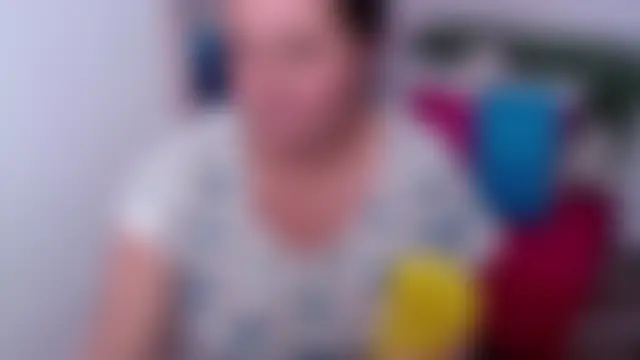 CristialJones_'s Live Chat Room