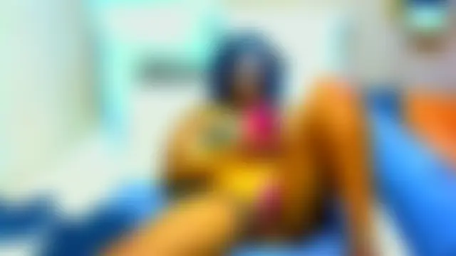 NaughtySquirtyAngel01 élő XXX-chatje