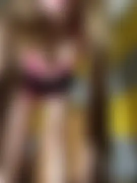 SexyMamiVee's Live Webcam Show