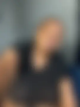 Curveysinaa élő XXX-chatje