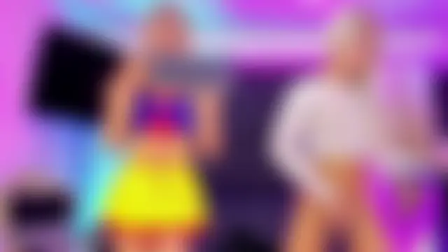 Queens_Wonders_Blonders' Live Webcam Show