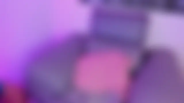 Jadde_hamad: διαδικτυακό σόου στην κάμερα