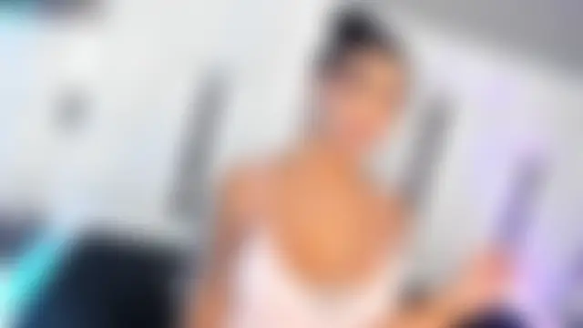 tinaqueen_noa Show in webcam