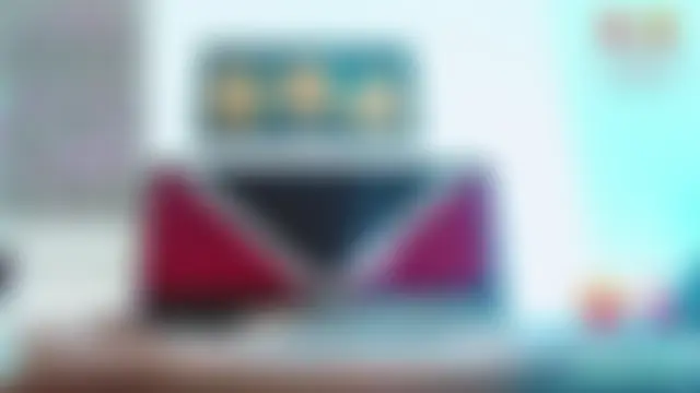 katha_Crawford Show in webcam