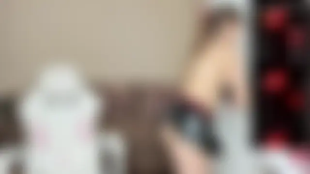 LittleCandy18: διαδικτυακό σόου στην κάμερα