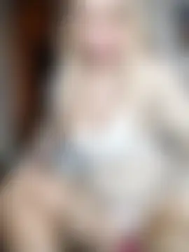 ImyoursLilu32 webkamerás műsora