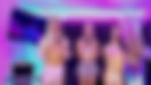 Queens_Wonders_Blonders' Webcam Show