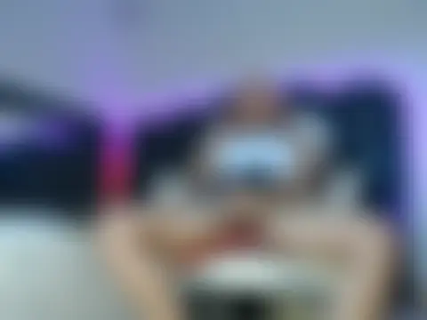 Seks show uživo modela Emily_Jedet na kameri