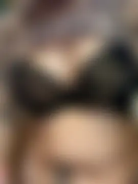 aniani11: διαδικτυακό σόου στην κάμερα