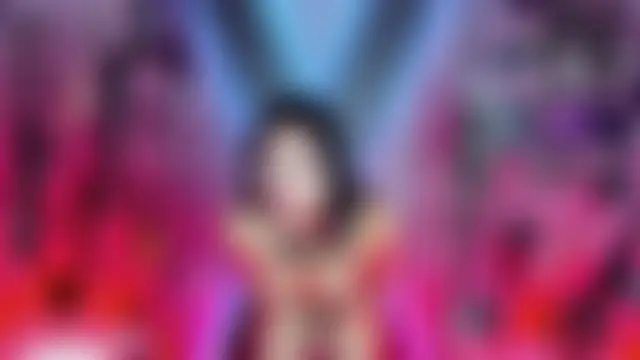 Pokazy przed kamerką – MissScarlet_Ela_bdsm