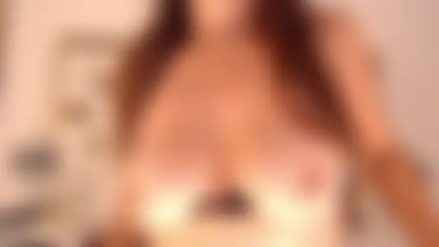 HotBellaMilf: διαδικτυακό σόου στην κάμερα