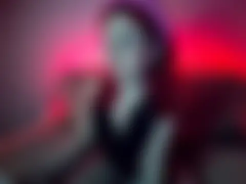 Show modela JessicaShorty4U na web-kameri