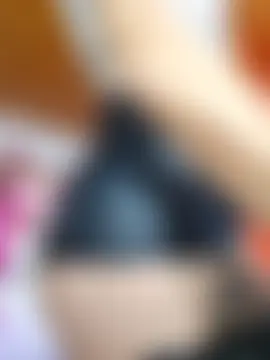 Shermie24: διαδικτυακό σόου στην κάμερα