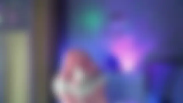 eskatmi: διαδικτυακό σόου στην κάμερα