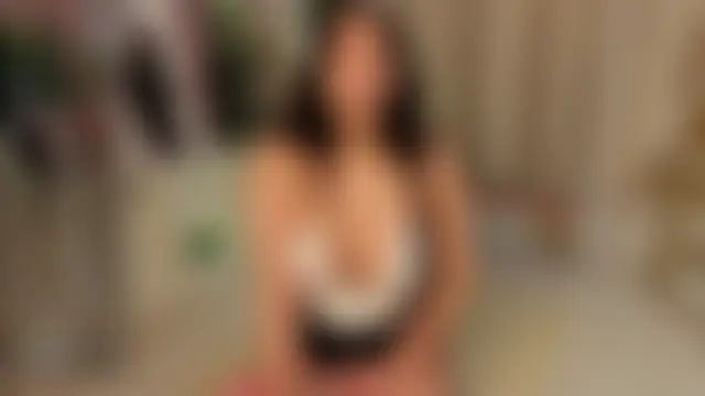 EmmyNoel: διαδικτυακό σόου στην κάμερα