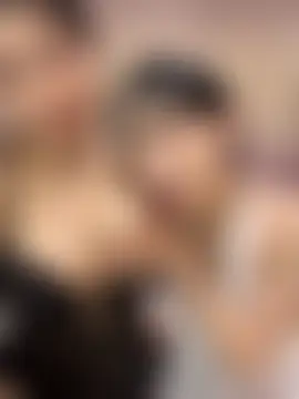 Uli_a 现场性爱视讯表演