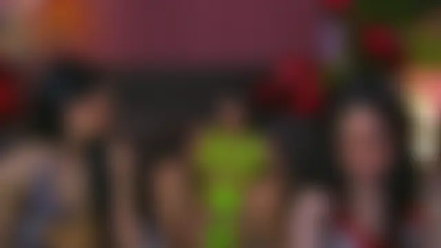 Seks show uživo modela AishaSheLoveYOU na kameri