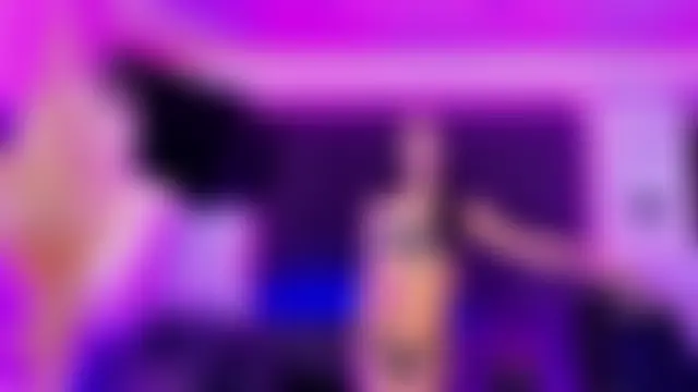 Queens_Wonders_Blonders: онлайн-секс-шоу