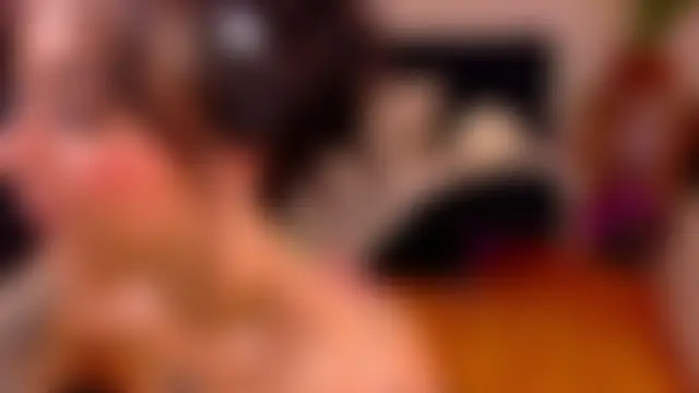 EmmyEvans1's Live Chat Room