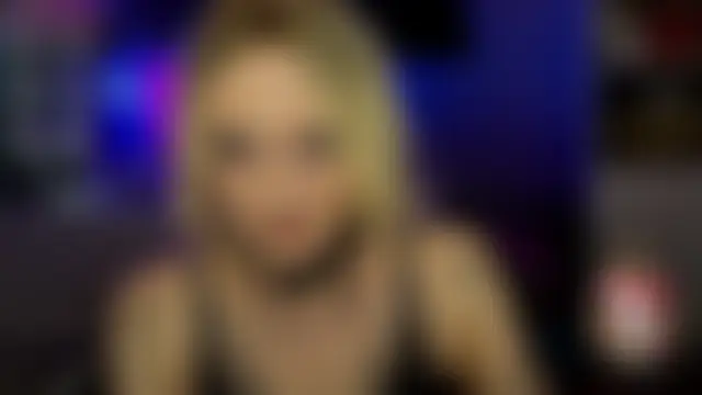 Succubbb Adlı Modelin Canlı Sohbet Odası