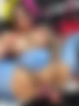 halana_squirts' Webcam Show