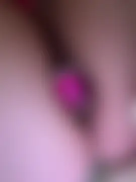 WetMeoww: διαδικτυακό σόου στην κάμερα