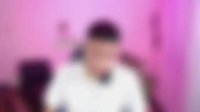 Seks show uživo modela siimon18 na kameri