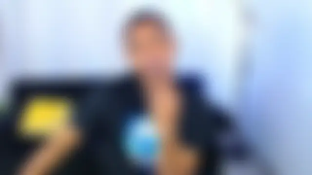 Pertunjukan Kamera Web MaxCum18_